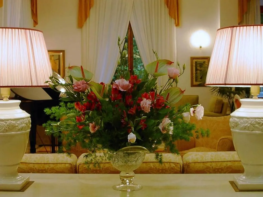 Hotel Astoria 몬테카티니테르메