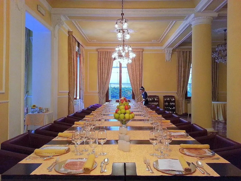 Hotel Astoria 몬테카티니테르메